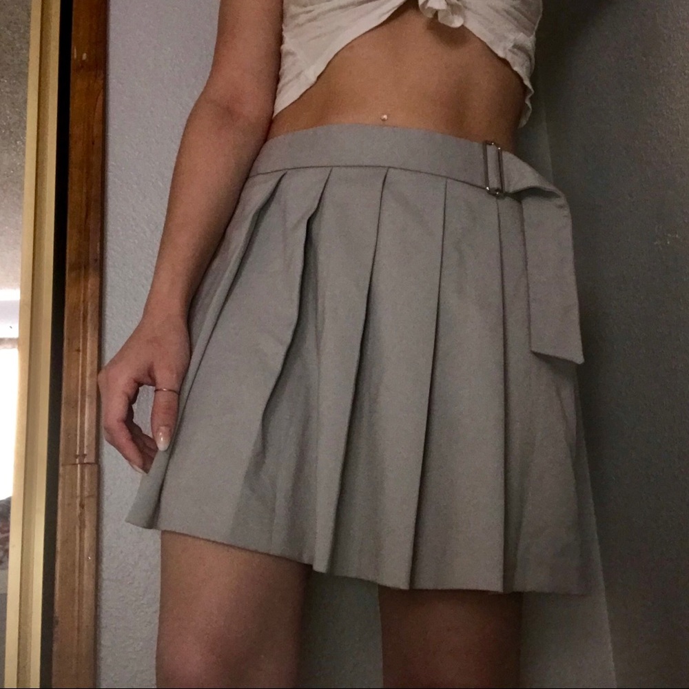 Grey Tennis Skirt - Picture 2 of 4